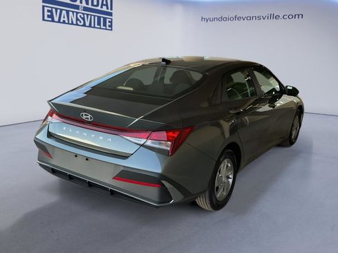 New 2026 Hyundai Elantra SE FWD image 5