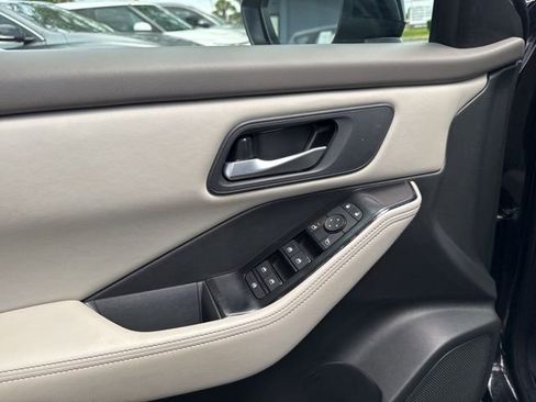 Used 2025 Nissan Rogue SV AWD/4WD image 24