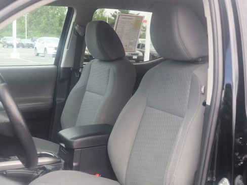 Used 2021 Toyota RAV4 XLE w/ XLE Grade Weather Package AWD/4WD image 18