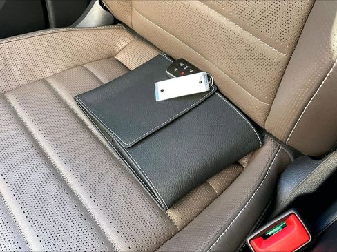 Certified 2025 Volkswagen Atlas SEL image 11