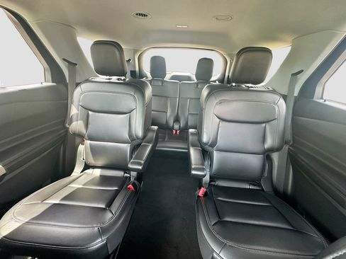 Used 2023 Ford Explorer XLT w/ Equipment Group 202A AWD/4WD image 28