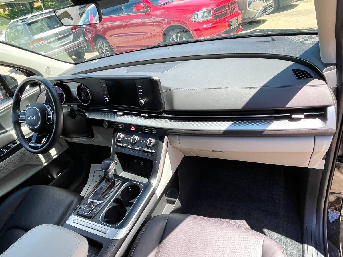 Used 2024 Kia Carnival LX FWD image 9
