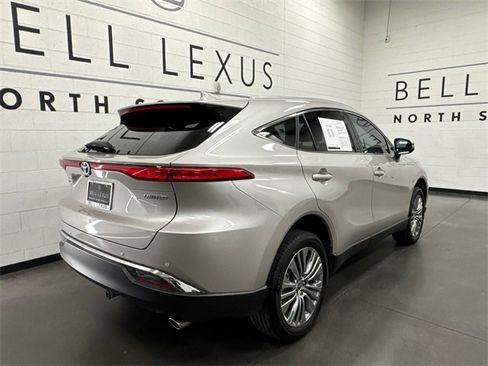 Used 2024 Toyota Venza Limited image 3