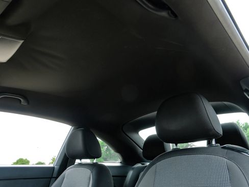 Used 2018 Volkswagen Beetle 2.0T S FWD image 26