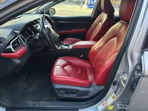 Used 2018 Toyota Camry XSE image 8