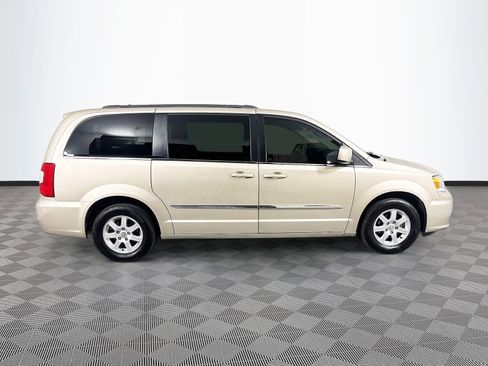 Used 2012 Chrysler Town & Country Touring w/ Entertainment Group #1 FWD image 8