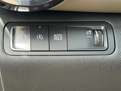 Used 2025 Chevrolet Equinox LT w/ Convenience Package II FWD image 9