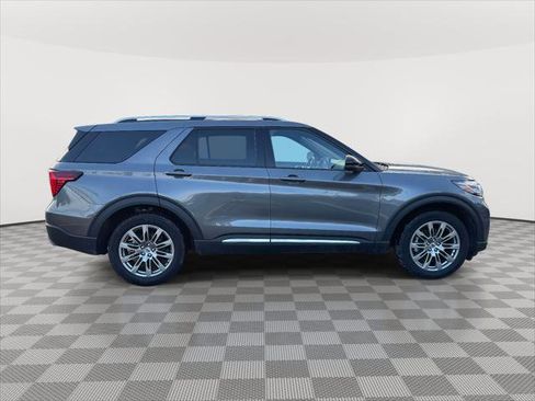 Used 2025 Ford Explorer Platinum image 8