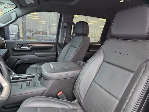 Used 2025 GMC Sierra 3500 Denali image 18