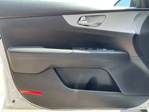 Used 2023 Kia Forte LXS FWD image 9