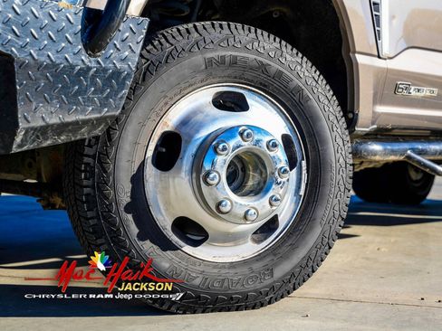 Used 2023 Ford F350 Lariat image 2