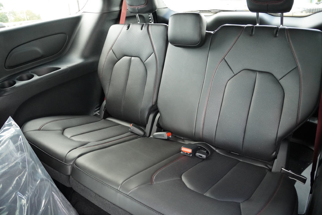 New 2027 Chrysler Pacifica Select AWD/4WD image 11