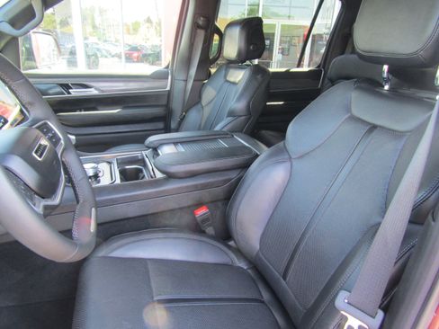 Used 2024 Jeep Wagoneer L Series II w/ Flexible Seating Group image 8