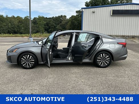 Used 2023 Nissan Altima 2.5 SV FWD image 10