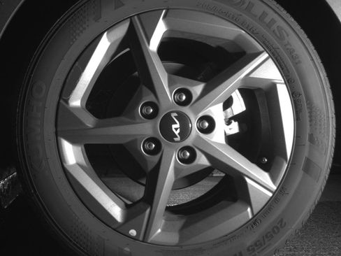 Used 2025 Kia K4 image 11