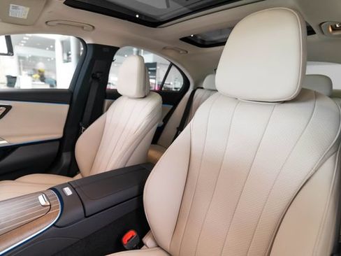 Used 2027 Mercedes-Benz E 450 4MATIC Sedan image 5