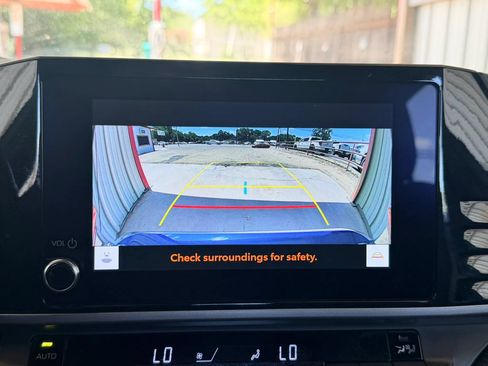 Used 2025 Toyota Camry SE w/ Convenience Package FWD image 15