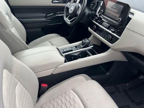 Used 2022 Nissan Pathfinder SV w/ SV Premium Package image 20