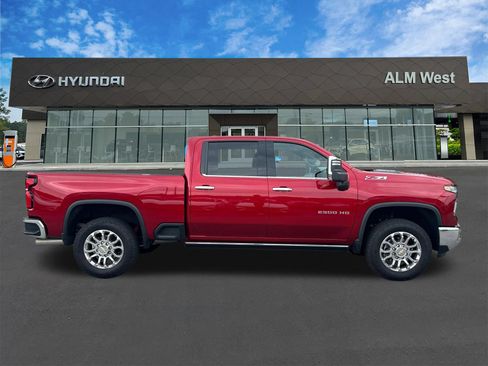 Used 2025 Chevrolet Silverado 2500 LTZ w/ LTZ Premium Package AWD/4WD image 4