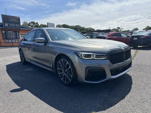 Used 2021 BMW 750i xDrive w/ Autobahn Package AWD/4WD image 3