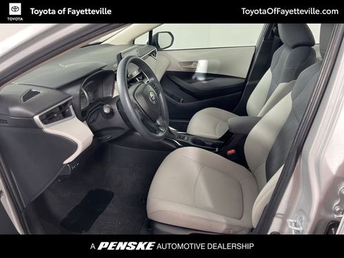 Used 2022 Toyota Corolla LE image 19