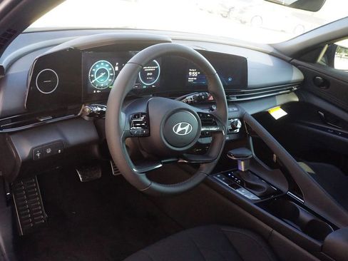 New 2025 Hyundai Elantra SEL image 20