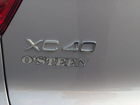 Certified 2026 Volvo XC40 B5 Plus AWD/4WD image 14