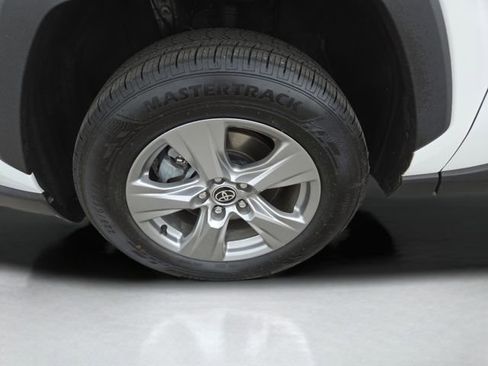 Used 2024 Toyota RAV4 XLE FWD image 34
