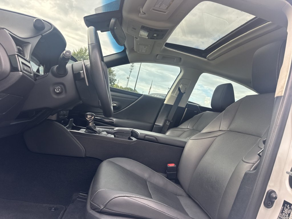 Used 2022 Lexus ES 300h w/ Premium Package FWD image 33