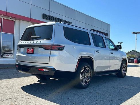 Used 2025 Jeep Wagoneer L Series II w/ 8-pass Seating Package AWD/4WD image 7