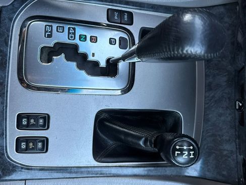 Used 2005 Toyota Land Cruiser AWD/4WD image 39