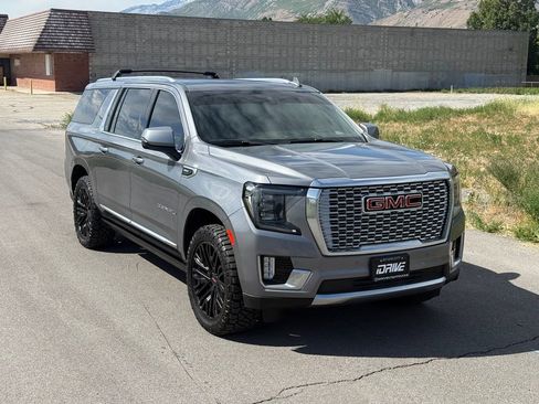 Used 2021 GMC Yukon XL Denali w/ Denali Premium Package AWD/4WD image 2