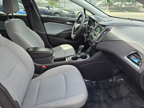 Used 2019 Chevrolet Cruze LS FWD image 11
