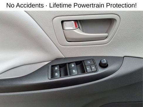 Used 2020 Toyota Sienna L FWD image 11