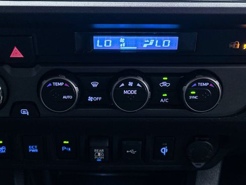 Used 2023 Toyota Tacoma TRD Off-Road w/ Advanced Technology Package AWD/4WD image 21