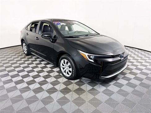 Certified 2024 Toyota Corolla LE image 1