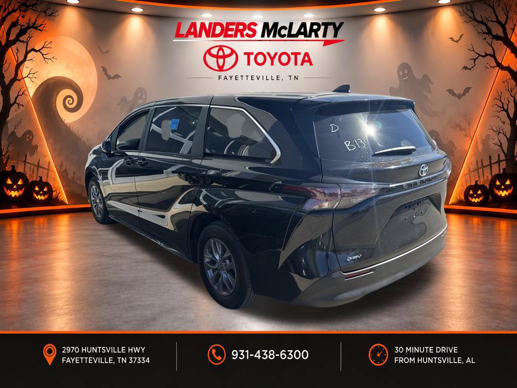 Used 2025 Toyota Sienna LE FWD image 8