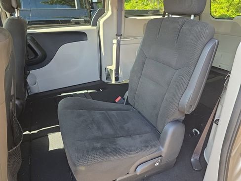Used 2015 Dodge Grand Caravan SXT FWD image 4