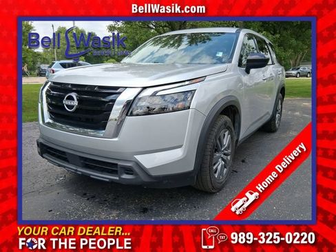 Used 2024 Nissan Pathfinder S FWD image 1