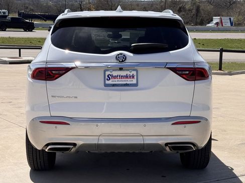 Used 2024 Buick Enclave Essence image 5