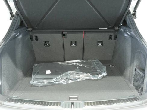 Certified 2025 Porsche Macan AWD/4WD image 28