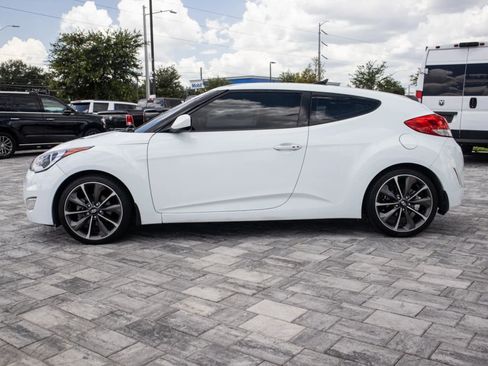 Used 2013 Hyundai Veloster w/ Style Pkg FWD image 4