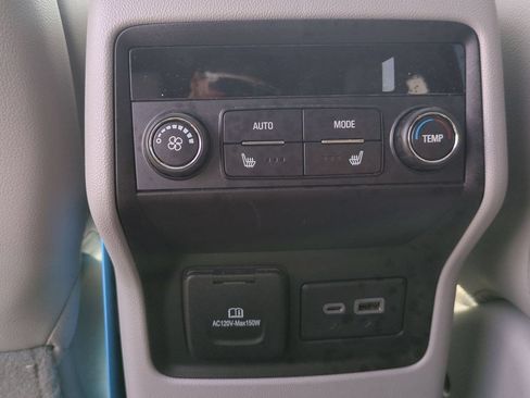 Certified 2023 GMC Acadia SLT w/ Technology Package FWD image 36