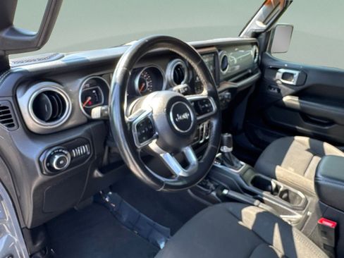 Used 2018 Jeep Wrangler Unlimited Sahara AWD/4WD image 19