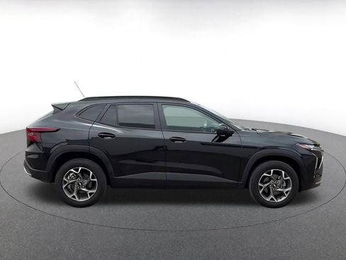 Used 2025 Chevrolet Trax LT image 16