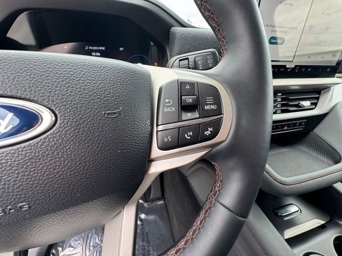 Used 2025 Ford Explorer Active w/ Active Comfort Package AWD/4WD image 23