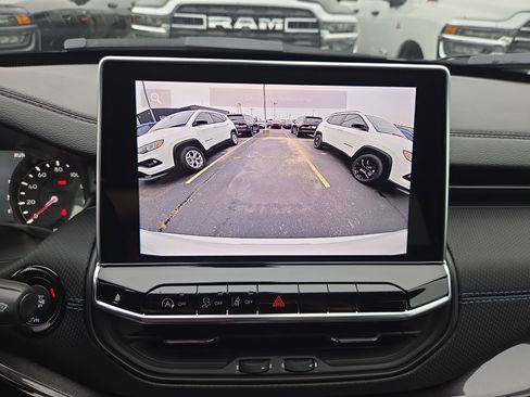 New 2026 Jeep Compass Latitude image 11