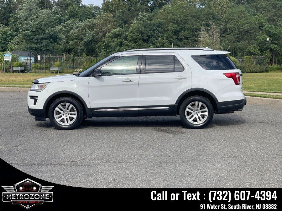 Used 2018 Ford Explorer XLT w/ Equipment Group 202A AWD/4WD image 4
