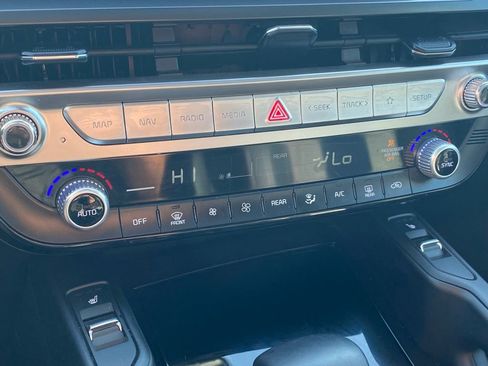 Used 2025 Kia Telluride S image 17