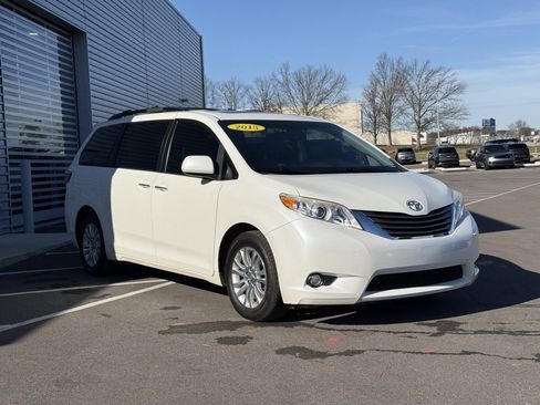Used 2015 Toyota Sienna XLE image 5